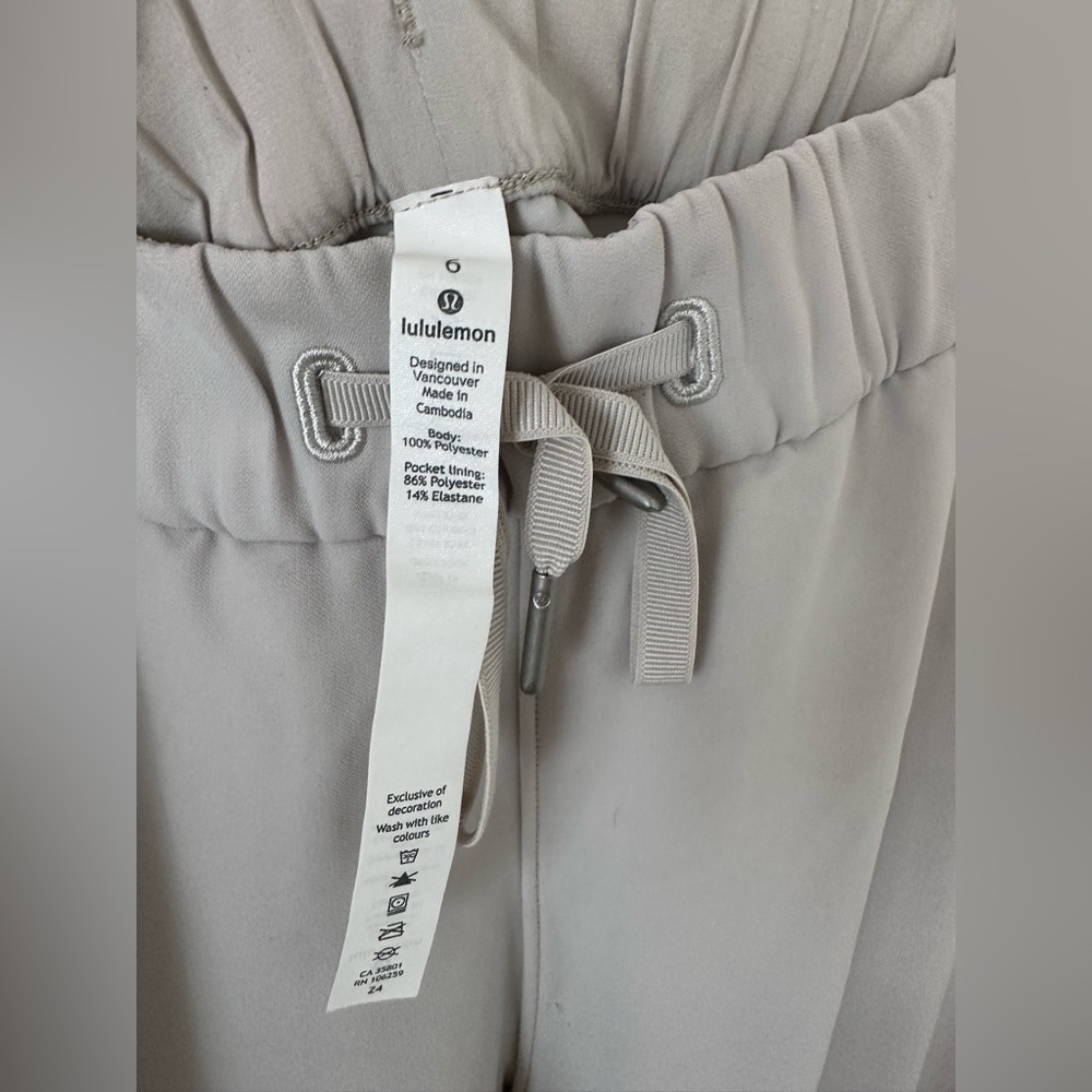 Lululemon straight leg pant size 6